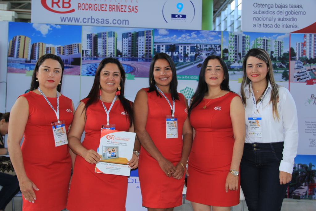 La constructora Briñez se hace presente en esta feria. Catalina Reyes, Mabel Reyes, Carolina Liz, Juliana Rodríguez y Laura Gabalo.